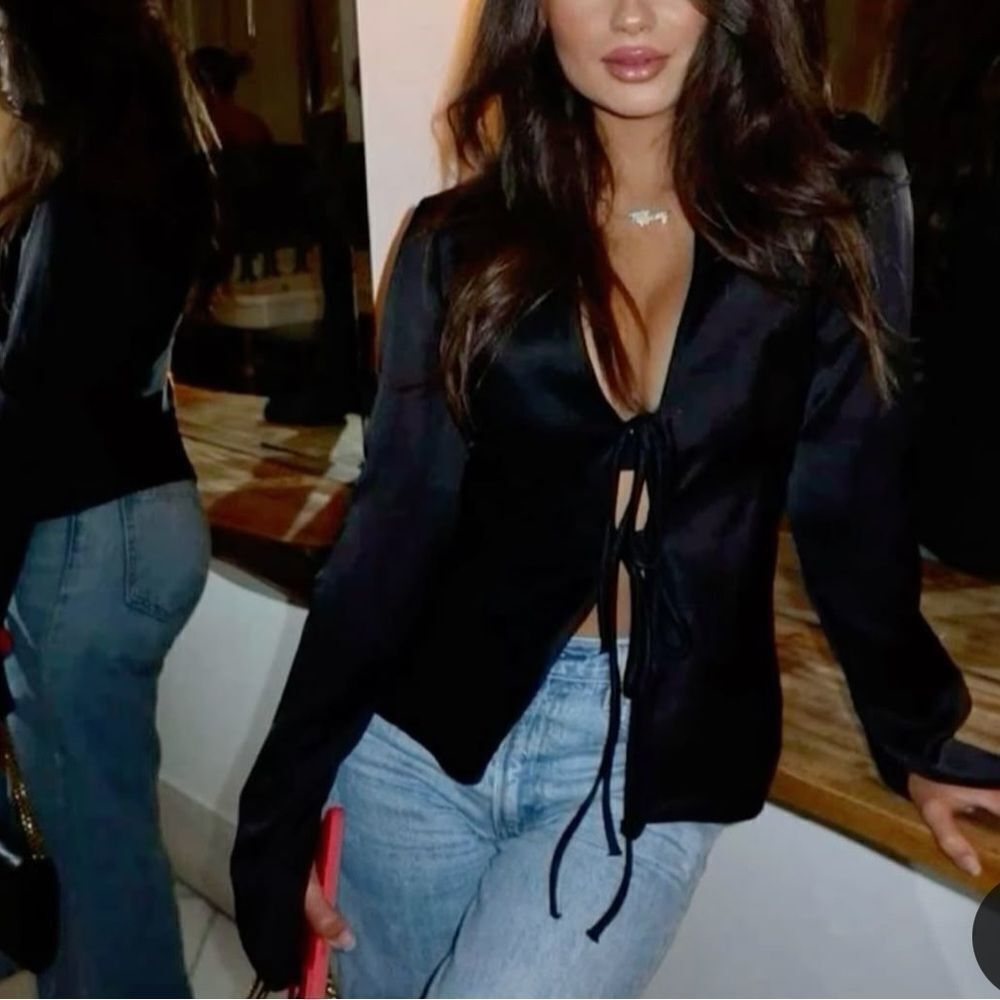 Black long sleeve blouse - Picture 2 of 2